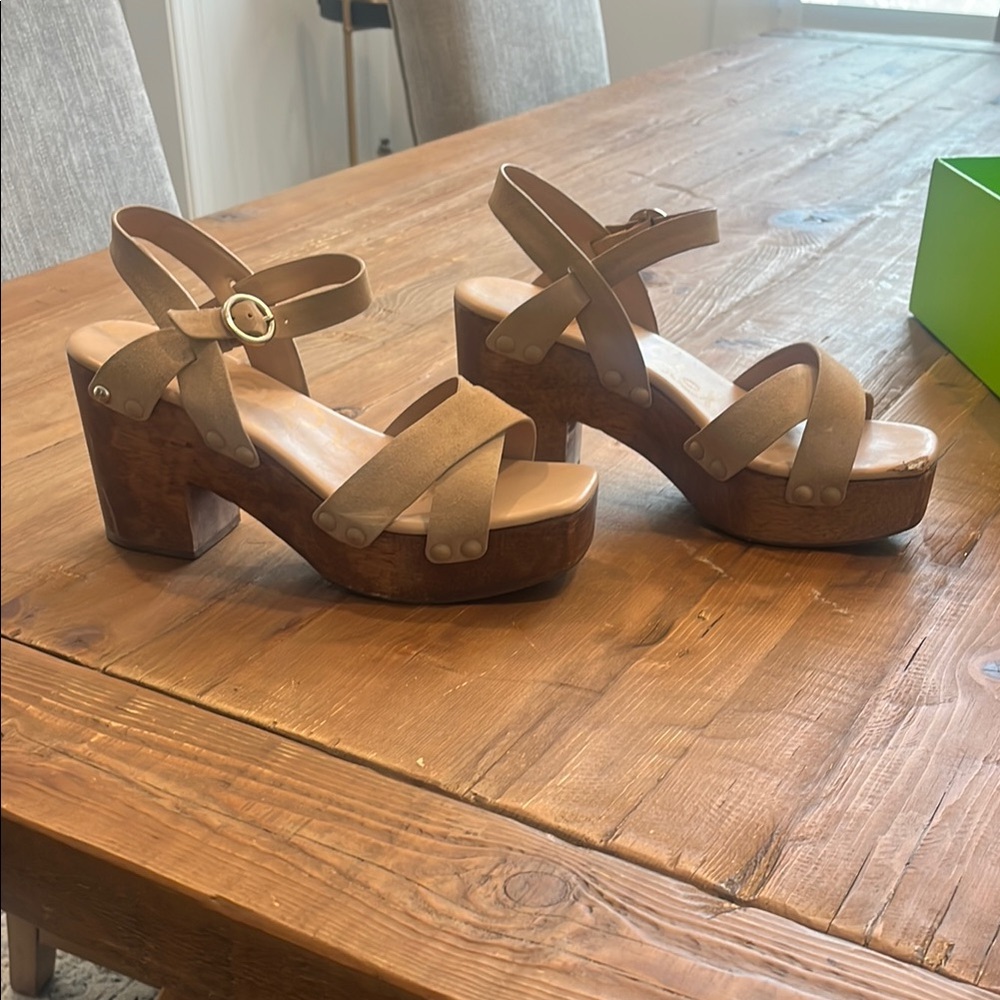 Sam Edelman Tan Platform Sandals with Crisscross Straps